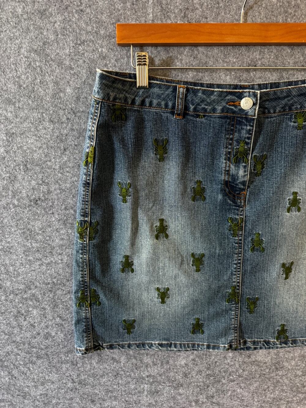 Lilly Pulitzer Denim Jean Skirt Embroidered Lobster Size 14 Distressed (T01)